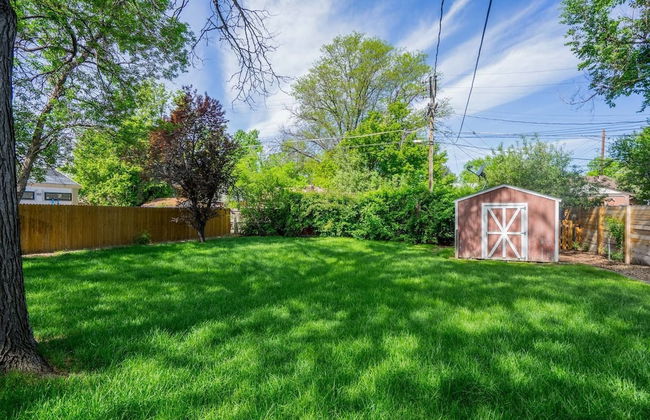 The Denver Den in Mayfair Park Enormous Backyard With Grill Sleeps 7 - Photo 17