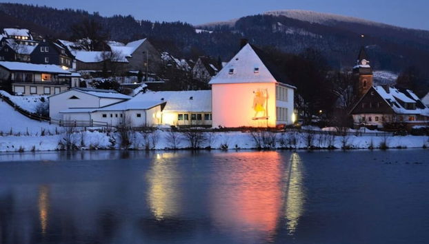 Modern Retreat by the Lake - Foto 2, Profilbild