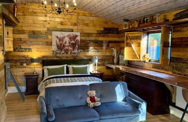 Willow Court Farm-Studio North & Petting Farm, 8 mins from Legoland & Windsor, 15 mins from Lapland UK - Photo 3