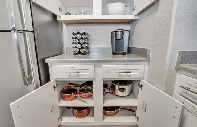 Welcoming 2BR Pool Gym Near Hill AFB Lagoon - Foto 11