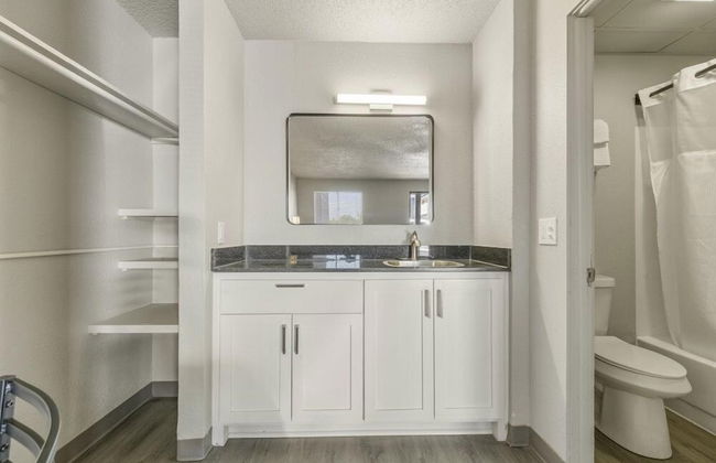 LTA Suites Brookside - Photo 19