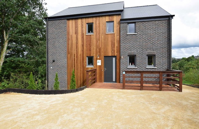 Superb Villa With a Large Garden - Photo 1