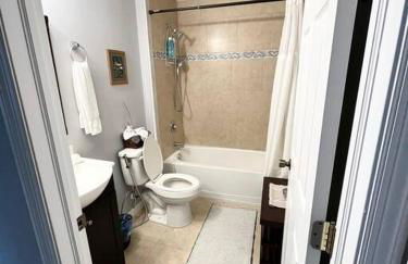 Debbie's 3-Bedroom Apartment in a duplex - Foto 39