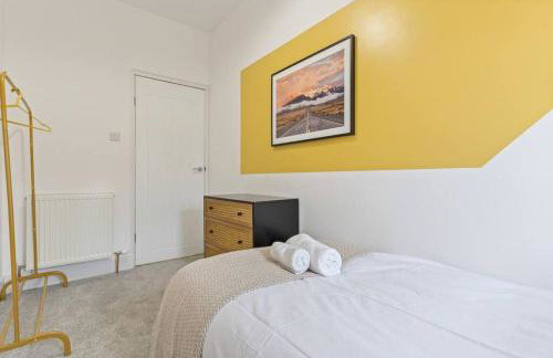 Beautiful House - Sleeps up to 7 - Free Parking, Fast Wifi and Smart TV by Yoko Property - Foto 16