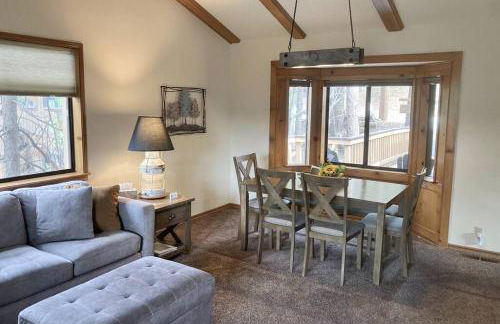 Cozy 3BR Dog-Friendly Cabin- Level 2 EV Chgr - Photo 34