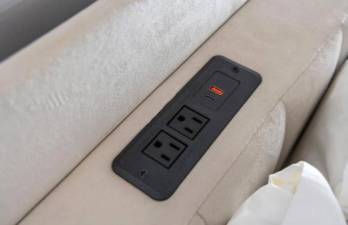 Entire Private Home with 4 Bedrooms 2 Bathrooms, Pool, View, 4 Parking, King Bed, Big Yard, Available Now - Foto 79