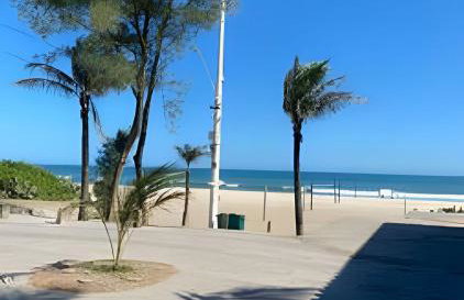 Casa Amarela Itaúna 4min da Praia que ocorre o WSL, 1min da pista de skate do LS, pracinha com parque infantil, quadra de futebol, tudo isso a 1 min da duplex, perto do comércio, wi-fi super rápido, estacionamento gratuito, monitoramento 24hrs - Foto 6