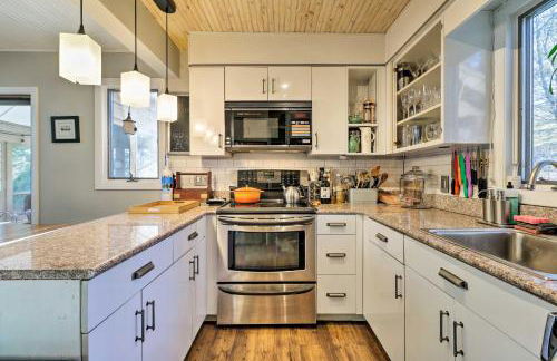 Peaceful Goshen Cottage with Screened Porch and Views! - Foto 10