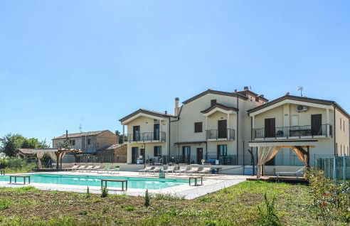 Awesome Apartment In Terre Roveresche - Foto 11