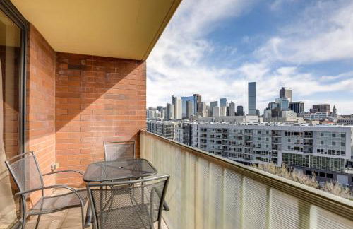 Less Than 1 Mi to Downtown Denver Condo with Pool Access! - Foto 1