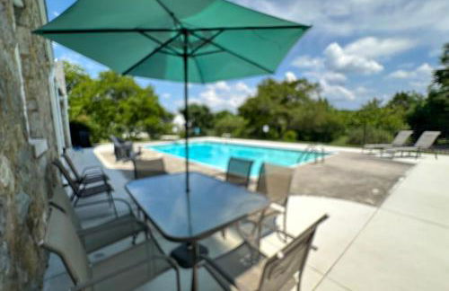 Tranquil Mountain Escape Luxurious 5-Bedroom Farmhouse with Pool - Foto 31