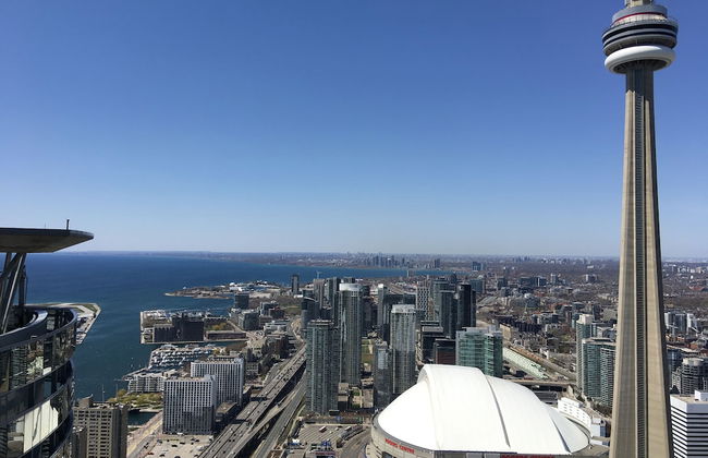 TO Stays - York and Lakeshore - Foto 1