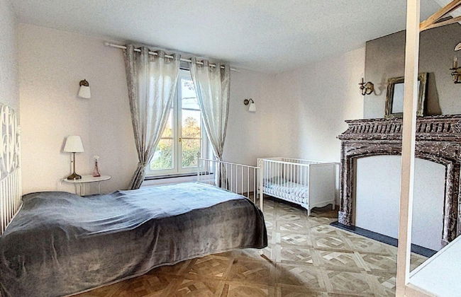 Elegant Hillside Mansion - Photo 9