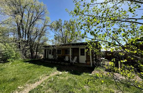 Charming Log Cabin Rental on Eco-Farm near Taos Ski Valley - Foto 20