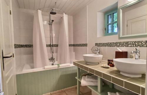 Hayloft at Kergudon Gîtes, Couples' gîte with pool - Foto 13