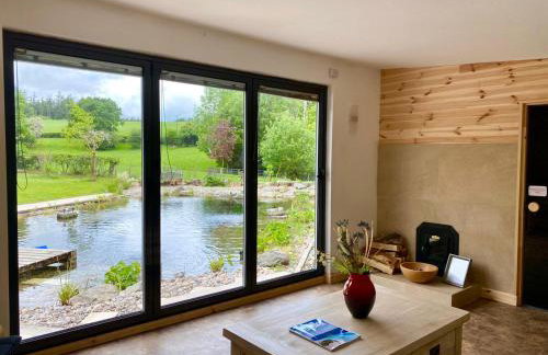 Mid-Wales Farmhouse, swimming pool, tranquil countryside views, sleeps 14 - Foto 8