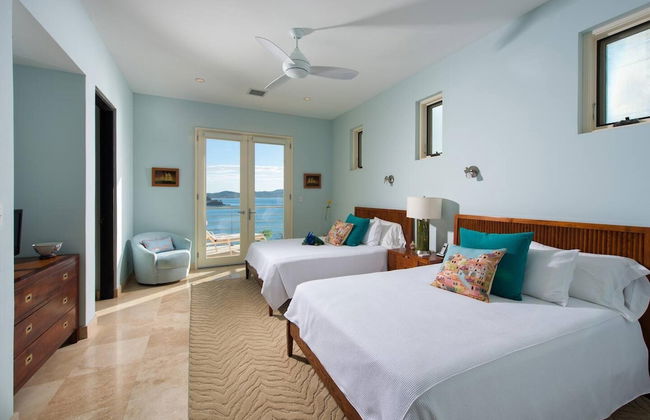 Exquisite Hilltop Villa with Luxurious Modern Design, Sweeping Ocean Views & Sparkling Infinity Pool - Foto 8