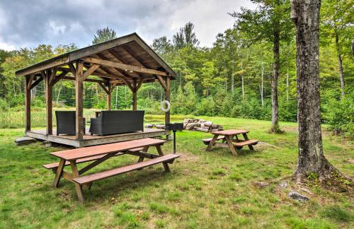 Secluded 2BR Cabin w Hot Tub, Pond, Trails, WiFi - Foto 24