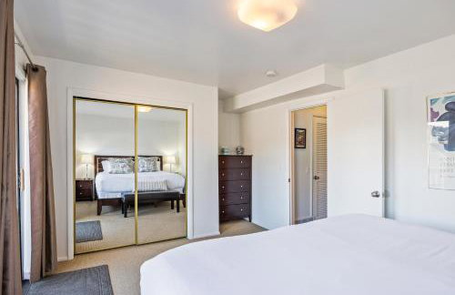 Unbeatable Location, Cozy Studio, Ski-In Ski-Out, Main Street Access, Perfect for Adventure! - Photo 13