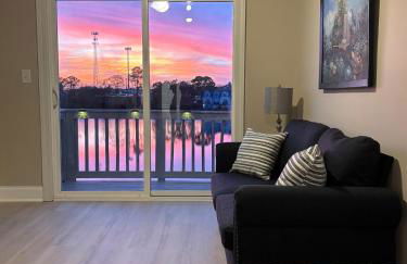 Sunset Serenity!!-Tropical Waterfront Oasis-Huge Private Patio-10Min to KingSt & Beaches - Foto 31