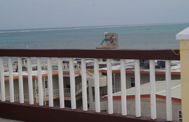 Tropicana Condominiums - Foto 42