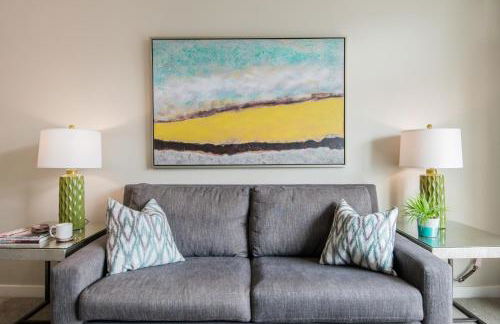 City Water View Oasis with Pool & Gym near Cruise in Heart of Seattle - Foto 2