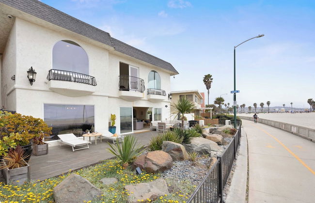 Shoreline by Avantstay Spectacular Beachfront Home w/ Fire Pit, Spa & Pool Table - Foto 45
