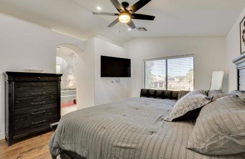 7 Mi to State Farm Stadium Family Home with Pool - Foto 15