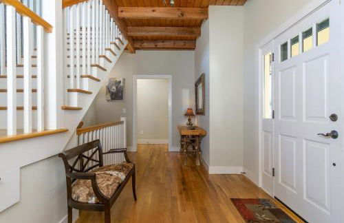 Fireside Retreat Hot Tub, Game Area, Fire Pit & Mountaintop Views! - Foto 12