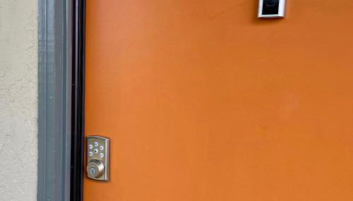 Bright Top Floor-King Bed-Parking-Fast Wi-Fi - Foto 5