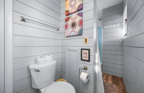 Waterfront retreat w/ wraparound deck & BBQ - Foto 42