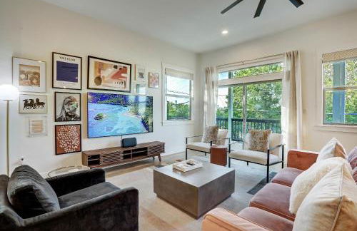 Bachelor/Bachelorette Mansion In the Heart of ATX - Photo 1