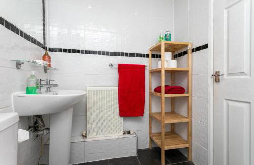 City Centre - Next to Hilton Hotel - Victoria Centre 2 Bedrooms Apartments - Close to Theatre Royal - in Victoria Centre Shopping Centre - 24 Hours Access - Parking Cars or Vans from Five Pounds a Day - Onsite Parking from Ten Pounds a Day - Foto 63