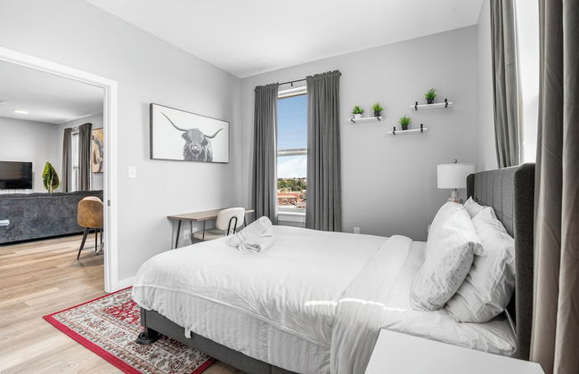 Furnished Apartments near Encore Boston - Photo 33