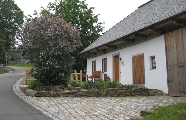 Sunny Holiday Home Near the Forest - Foto 33