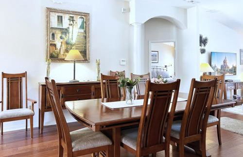 Lovely Lakeside 4-bed Pool Home At Villa Sol-3125 4 Bedroom Home by RedAwning - Foto 12