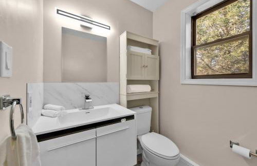 Big Bass Hideaway with Hot Tub - Foto 53