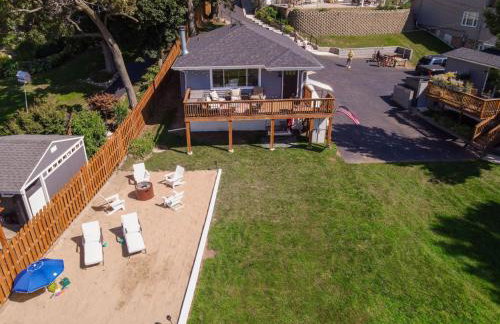 3Bed 2Bath Luxury Lake House on Myers Bay Private Pier Beach Firepit and Deck - Foto 22