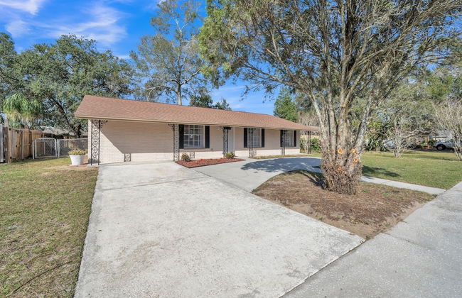 Serenity Retreat: Charming Home Near Attractions! 3 Bedroom Home by RedAwning - Foto 32