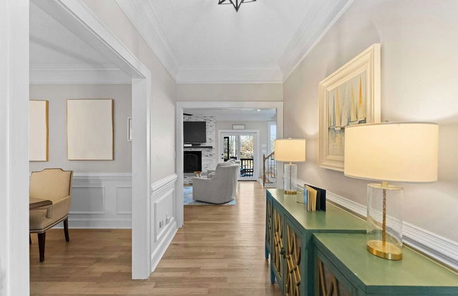 Winding Down by Avantstay Sleeps 20 + Dock, View - Photo 15