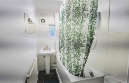 Two bedroom flat in St Michael's Hill - Photo 10