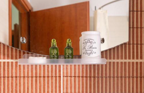 Central & Riverfront Room 2 - Photo 27