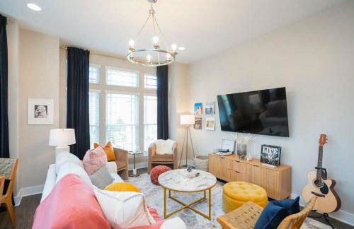 Roof Deck Grill VIEWS 2 Miles from Broadway - Foto 15