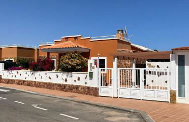 Casa Piedra, Luxury Family Front Line Golf, Hot Tub,Pool Table, 8 pers, Caleta de Fuste - Foto 6