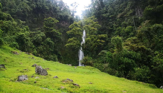 Cascata nel Parco Nazionale del Vulcano Turrialba