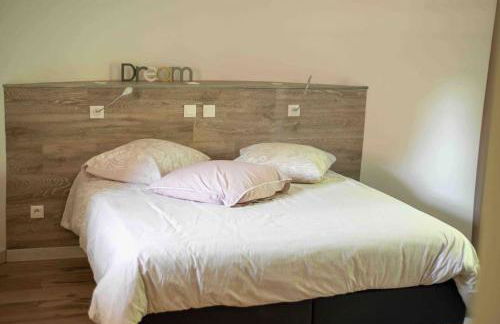 Gîte La Tour des Remparts Pool & Jacuzzi - Foto 25