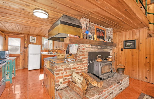 Rustic Knotty Pine - Minutes to the Water! - Foto 9