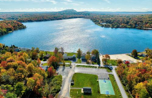 Evergreen Escape Hot Tub Firepit Resort Pool - Foto 43