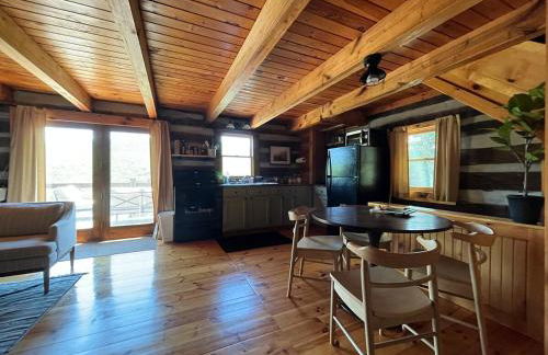 Cozy Historic Cabin with stellar view of Big Schloss - Foto 29