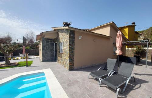 Cerca de Barcelona, y entre tres Parques Naturales, casa de 4 habitaciones y 2 baños con piscina, barbacoa y chimenea - Foto 56